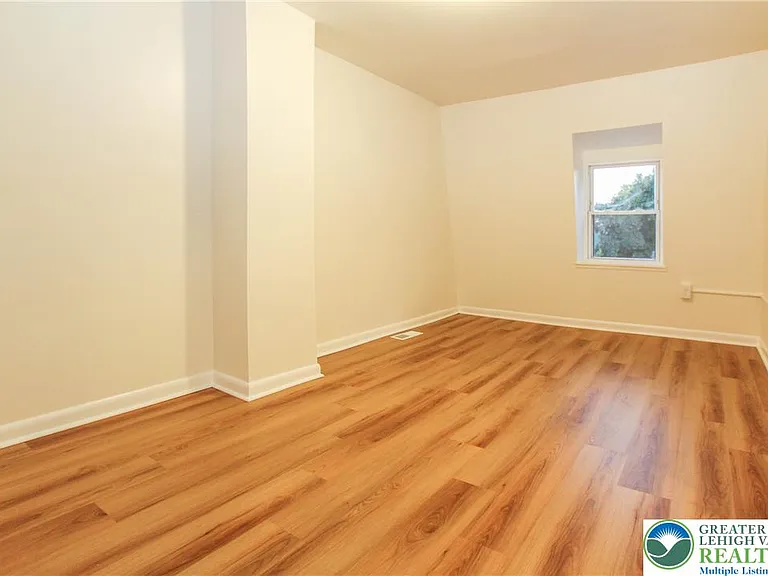 109 W Saint Joseph St — Photo 14