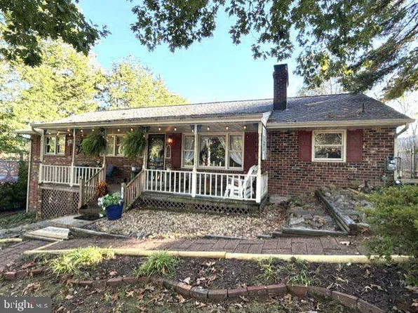 207 Anderson Dr, Fredericksburg, VA 22405