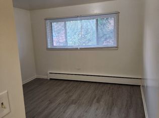 766 N Linden Ave APT 206, Waukegan, IL 60085