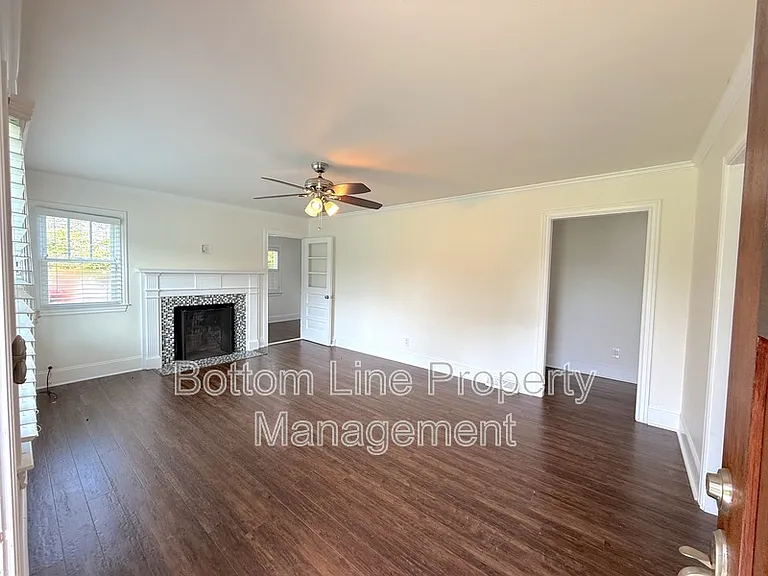 114 W College St — Photo 3