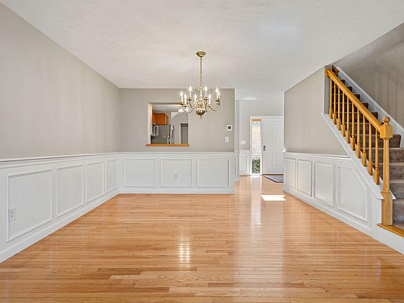 3rd image of 28 Wildflower Lane