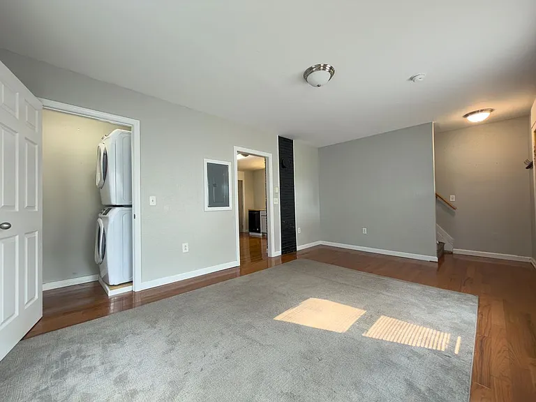 31-33 Saranac St #31 — Photo 8