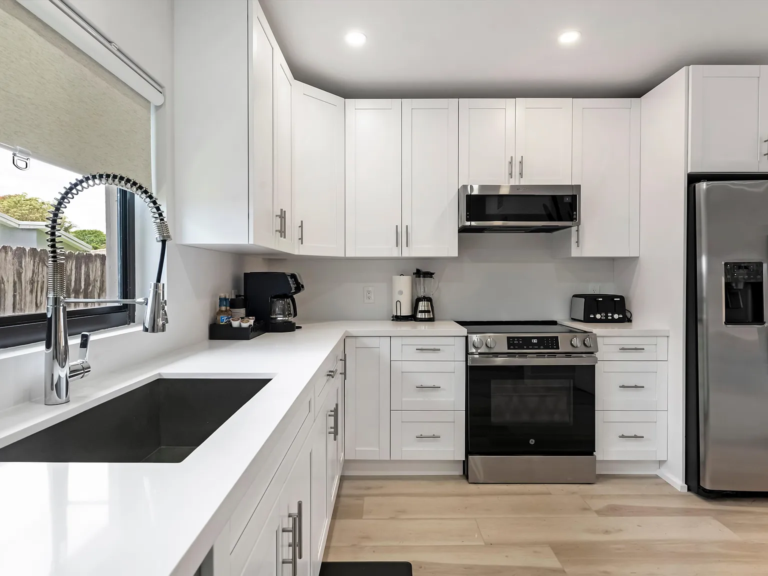 2 bed, 850 sqft, $2,500 — Photo 4