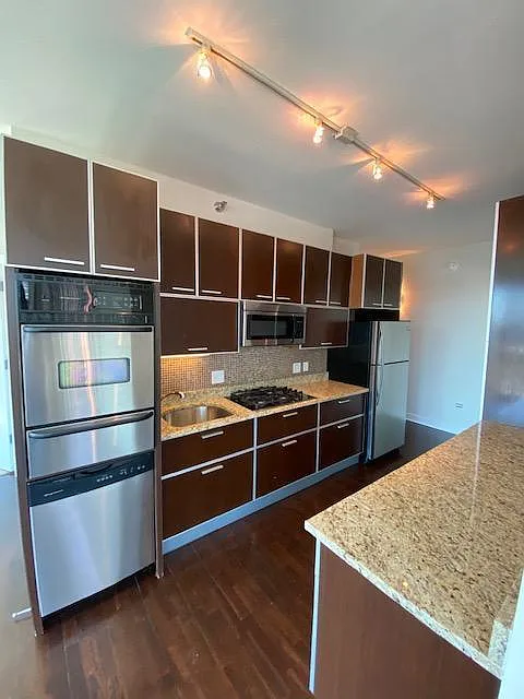 2 bed, 1100 sqft, $3,650 — Photo 2