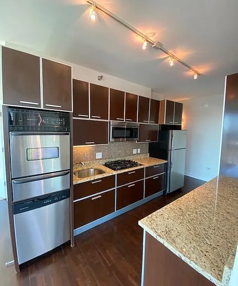 660 W Wayman St #903 — Photo 2