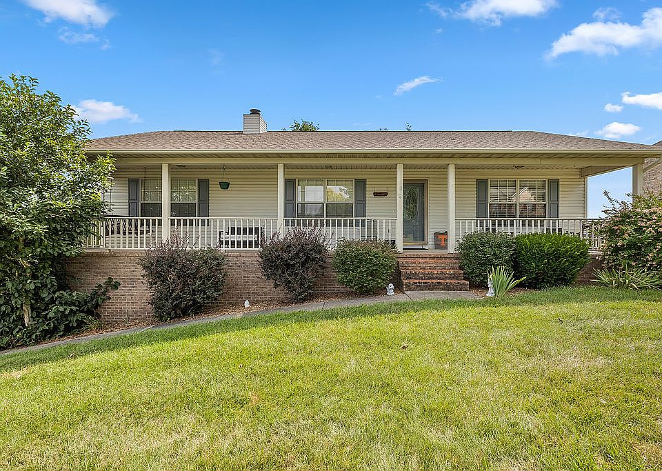 1st image of 402 Hiddenbrook Ln