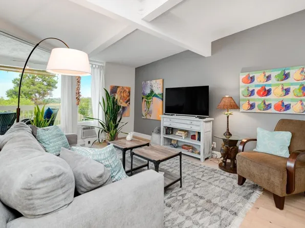 2323 Caringa Way Unit 16, Carlsbad, CA 92009