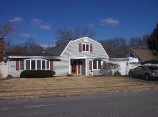 9 Hillberry Ln, Holbrook, NY 11741