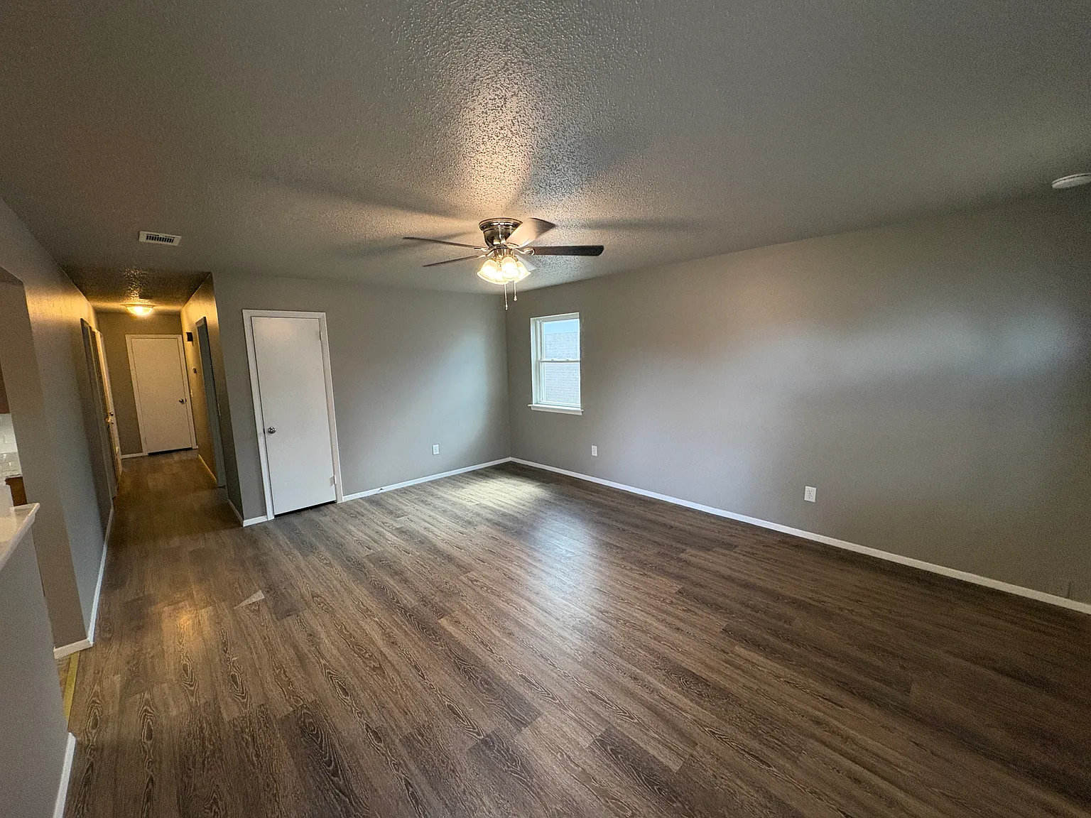 3 bed, 1152 sqft, $1,600 — Photo 2
