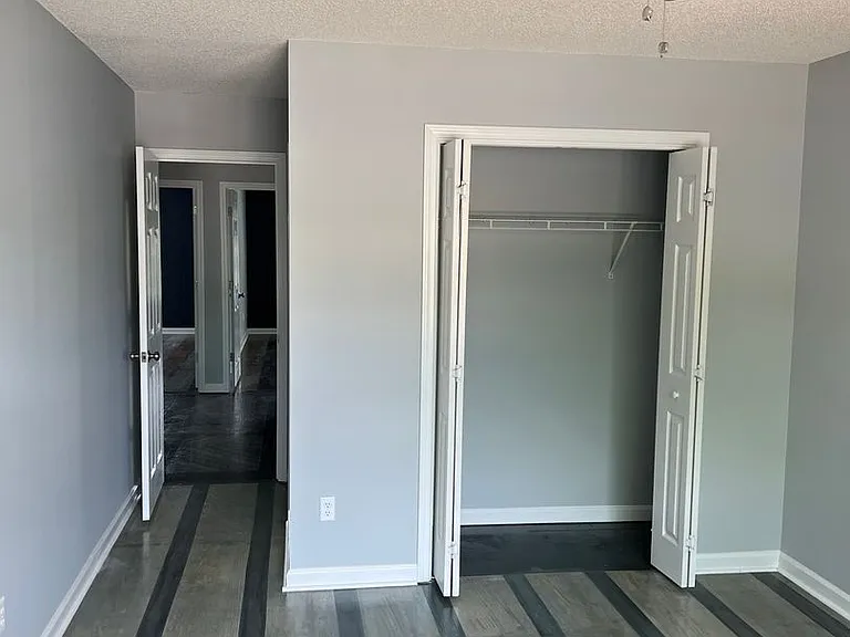 115 W Briar Dr — Photo 8