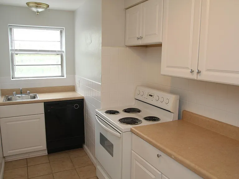 7574 Buckingham Dr #7 — Photo 6