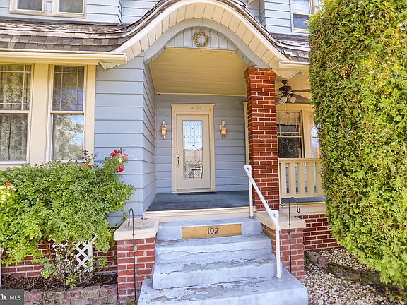 3rd image of 102 Caroline St