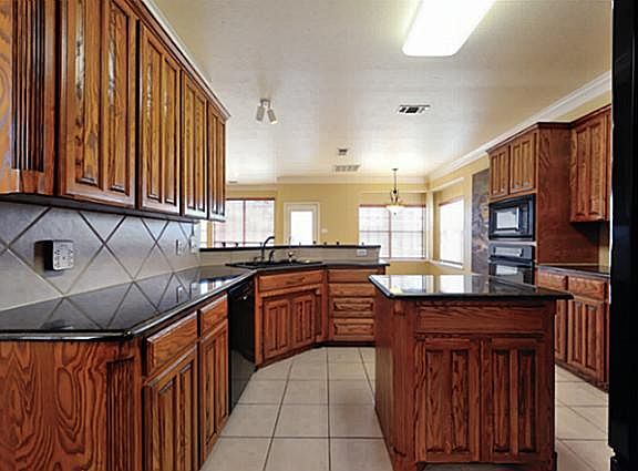 5th image of 1113 Reata Dr