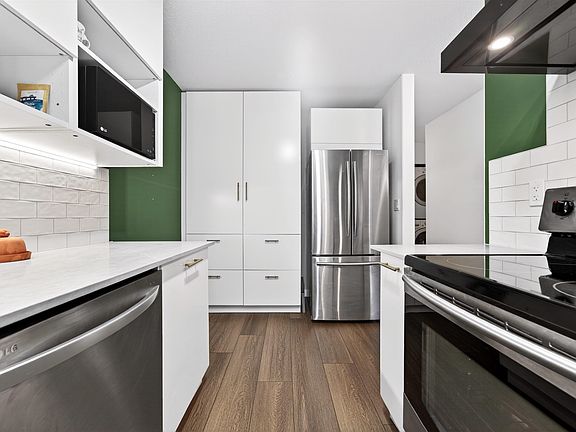 3rd image of 509 Carnarvon St #102