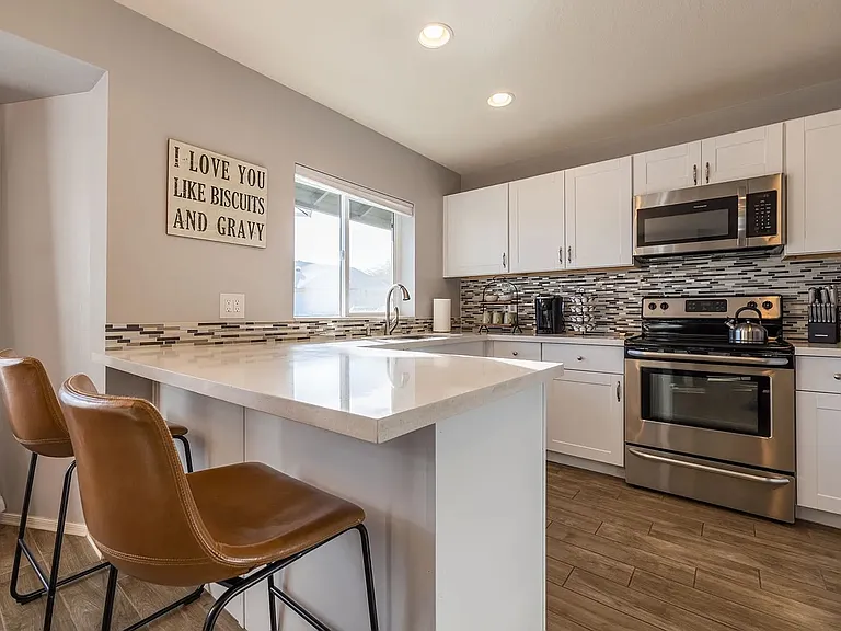 709 W Vaughn St — Photo 6