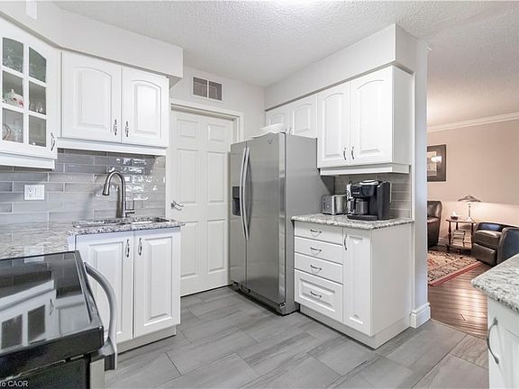 2nd image of 250 Glenridge Dr #401