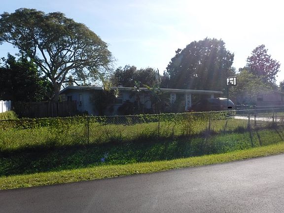 3rd image of 612 59th Avenue Dr W