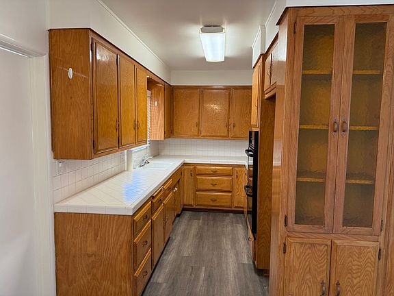 4th image of 24800 Walnut St