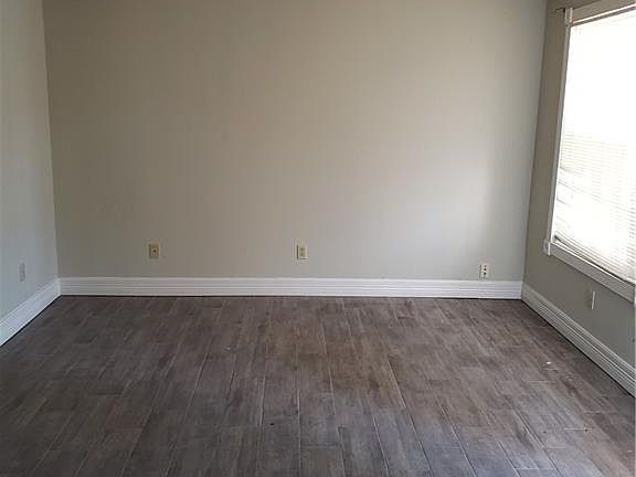 3rd image of 3620 La Vista Ave