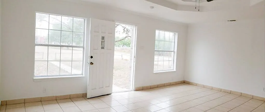 3 bed, 1800 sqft, $1,250 — Photo 2