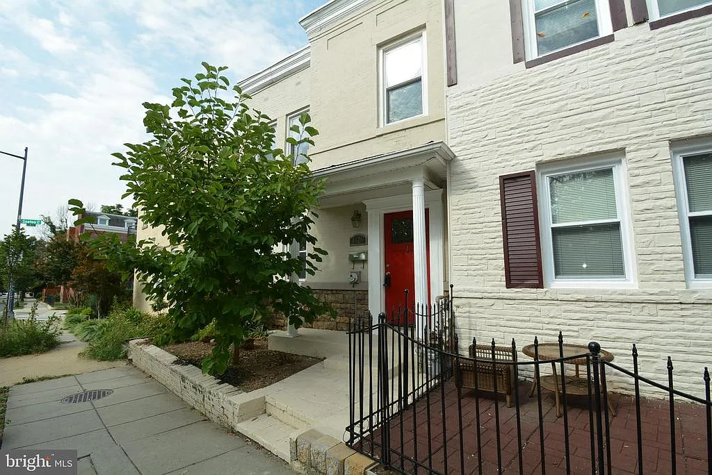 1826 Lincoln Rd NE photo 1