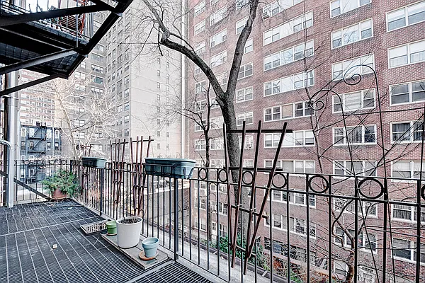 Rented by Urbane Brokerage | media 36