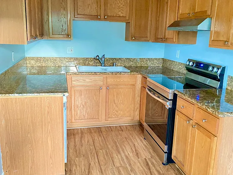 Howard & Lexington Apts — Photo 36