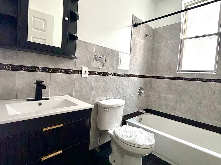 156 Clerk St — Photo 6