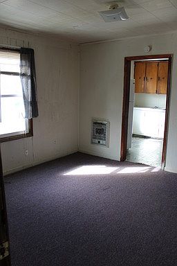 4th image of 810 1/2 Lamont St APT 1