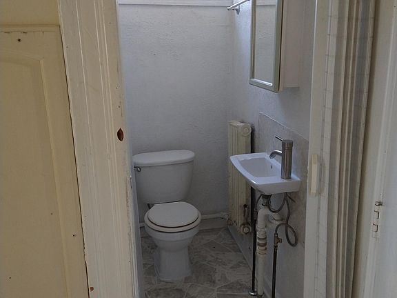 4th image of 817 Livingston Ave NE #6