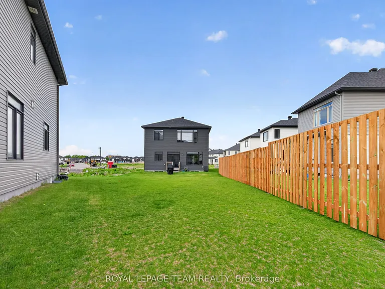 160 Highgarden Ter — Photo 44