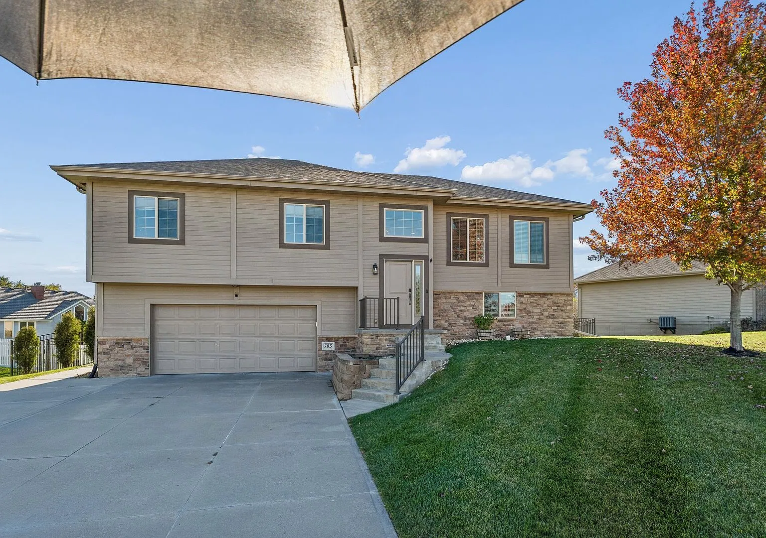 Spacious 3-Bedroom Home in Desirable Papillion Neighborhood! — Photo 1