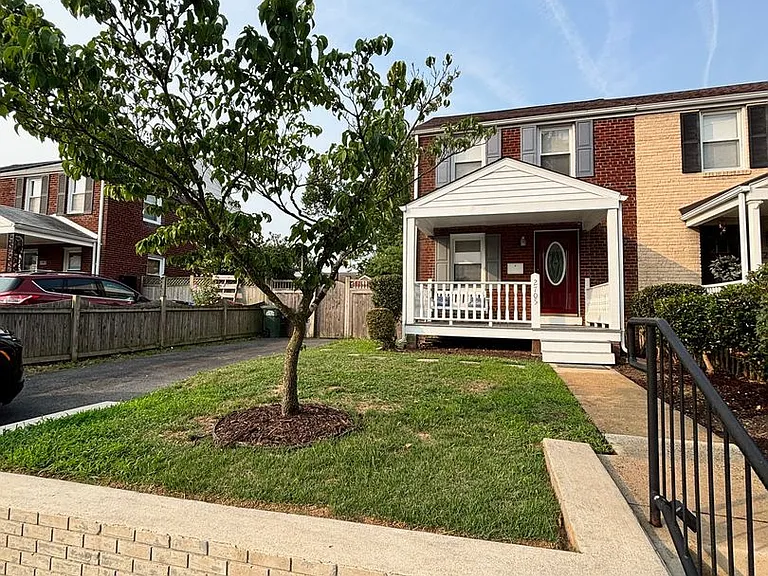 2705 Fort Dr — Photo 1