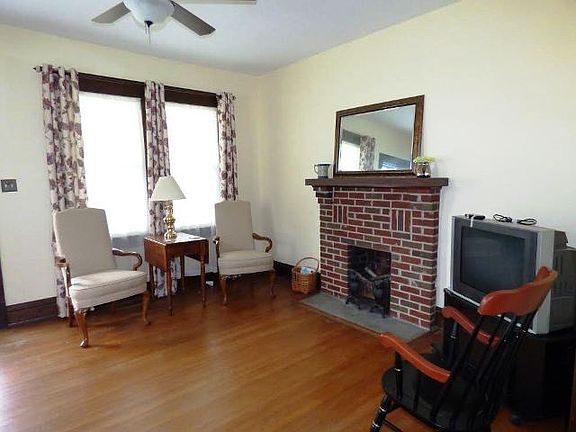 3rd image of 490 Lee Grant Ave