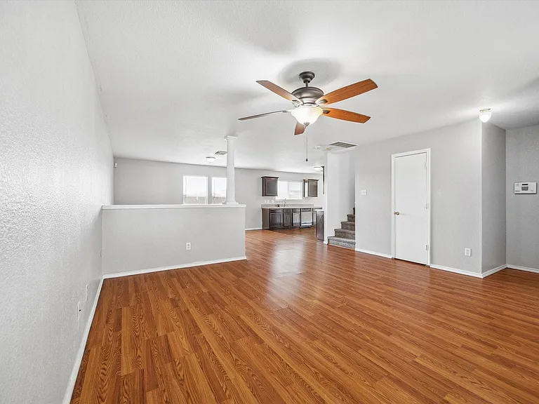 2218 Heath Ridge Ln — Photo 6