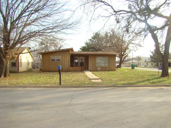 501 E Ruby Ave, Iowa Park, TX 76367