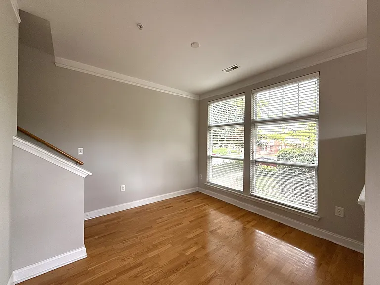 534 Oakland Ave — Photo 11