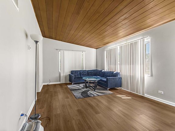 4th image of 329 Somonauk St