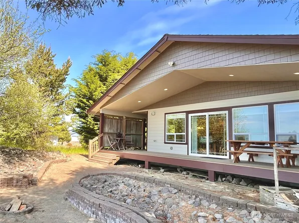137 N Razor Clam Drive SW, Ocean Shores, WA 98569