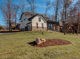 546 Chestnut Hills Dr, Republic, MO 65738