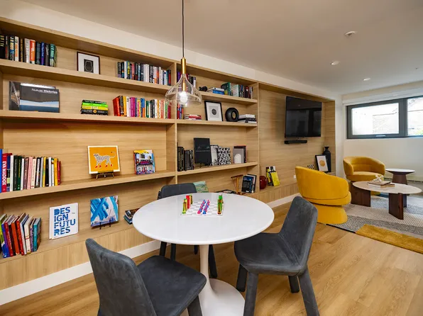 261 West 24th Street image 8 of 12