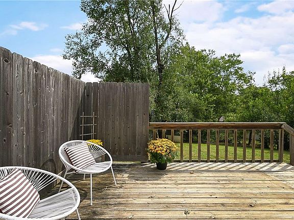 5th image of 303 SW Pinnell Dr