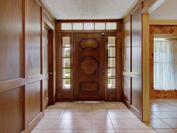 3rd image of 1880 Karen Ln