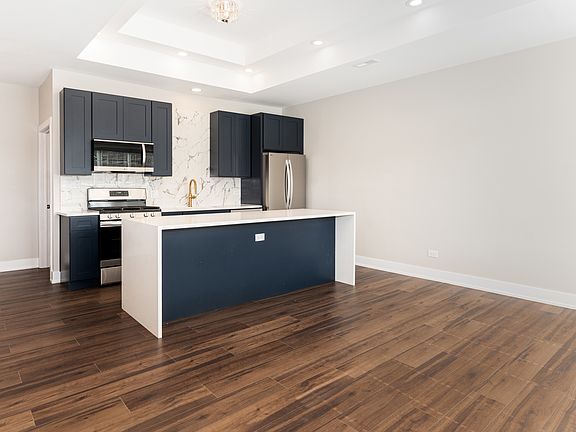 5th image of 638 W 47th St