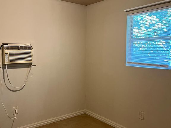 4th image of 404 N Rogers St