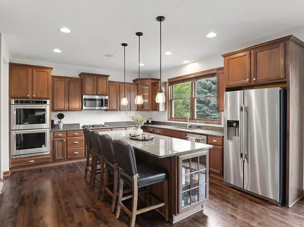 1752 Carriage Dr, Victoria, MN 55386