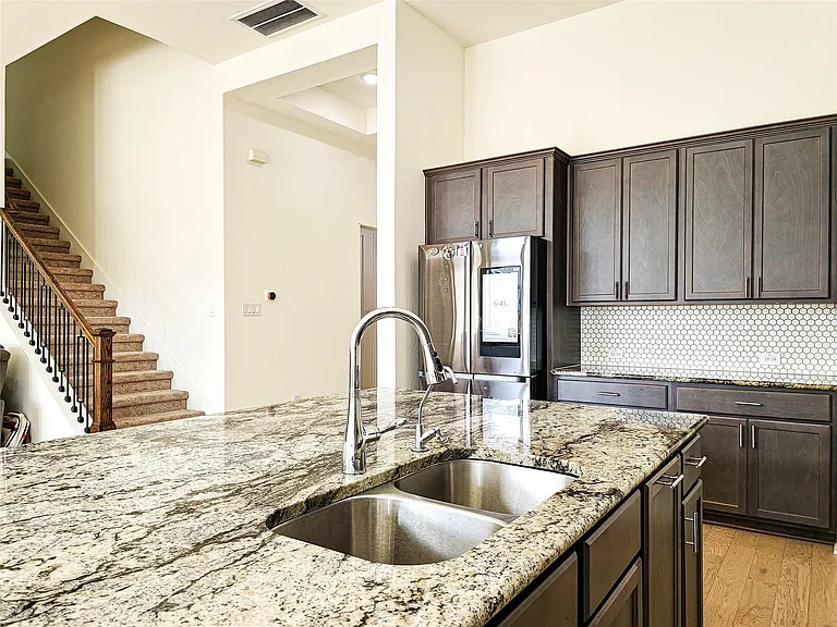813 Sunny Ridge Dr — Photo 6