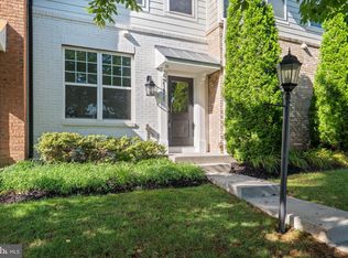 43915 Eastgate View Dr, Chantilly, VA 20152