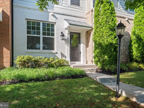 43915 Eastgate View Dr, Chantilly, VA 20152