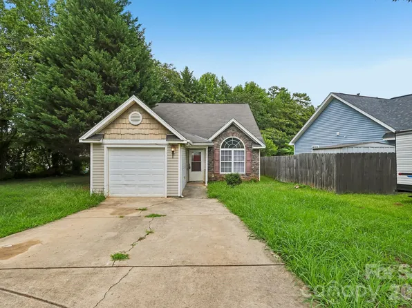 3611 Maggie Laney Dr, Charlotte, NC 28216